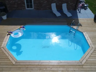 Piscine octogonale allongée en bois - Piscine bois SimplyBool - Fabrication Liège
