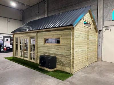 Pavillon vue extérieure avec pompe à chaleur - Chalet complet - Broers-Bois